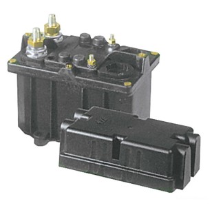 Automatic unipolar battery switch